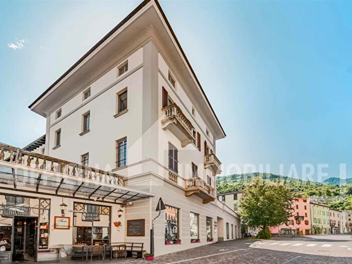 Appartamento quadrilocale in vendita in Piazza Caduti Libertà, Morbegno