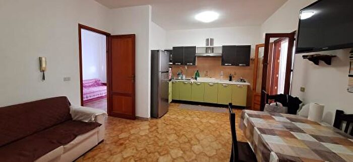 Appartamento quadrilocale in vendita in Via Enrico Dandolo, Caronia