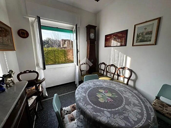 Appartamento con 6 locali in vendita in Via Bartolomeo Carrea, Genova