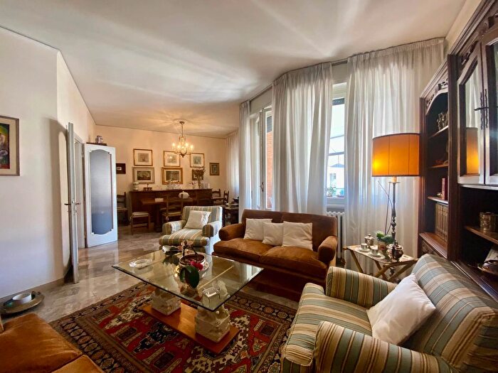 Appartamento con 5 locali in vendita in Firenze, Firenze