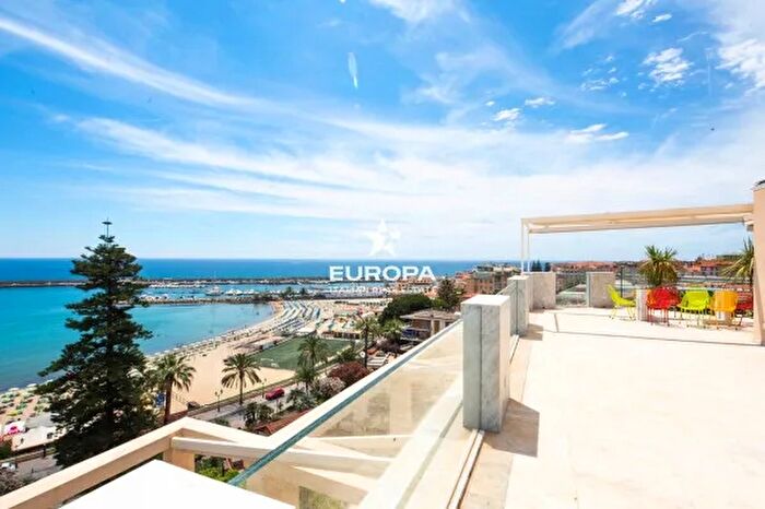 Appartamento quadrilocale in vendita in Corso Orazio Raimondo, Sanremo