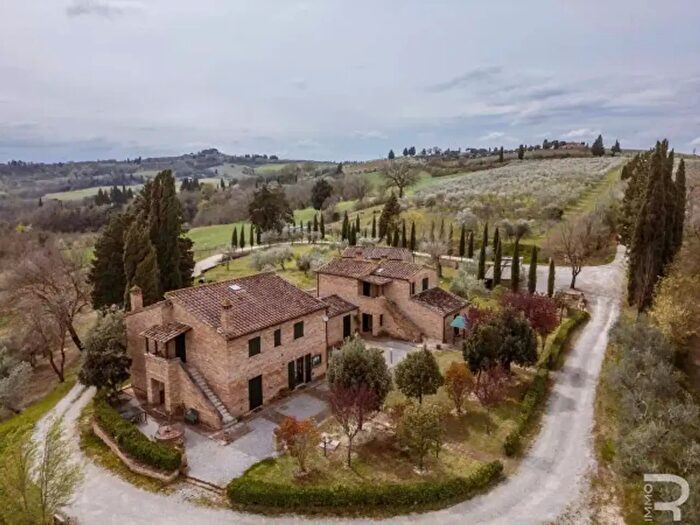 Casa con 6 locali in vendita in Traversa RomanaLauretana, Asciano