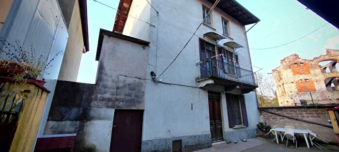 Casa con 5 locali in vendita in Via Guglielmo Marconi Roasio, Roasio