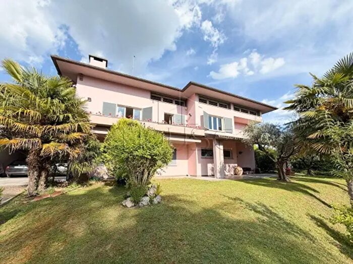 Appartamento con 6 locali in vendita in Via Giulio Pierangeli Città di Castello Perugia, Citta' Di Castello