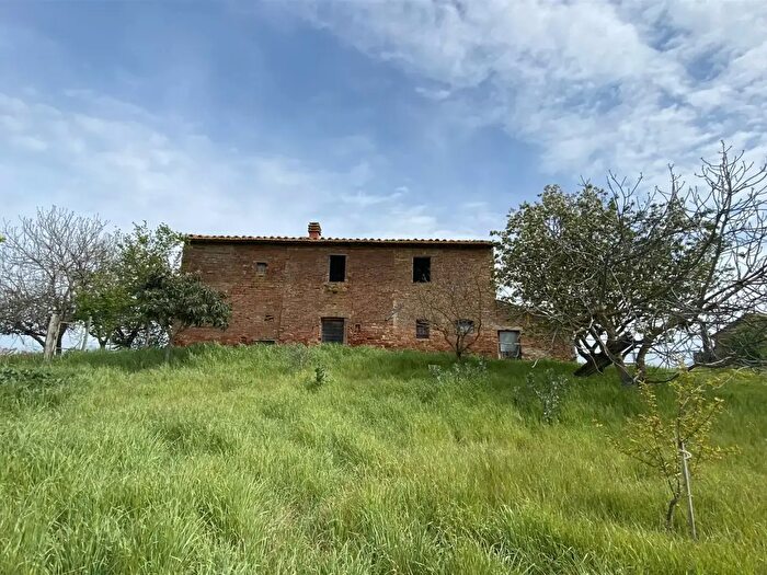 Casa con 6 locali in vendita in Castiglione Del Lago