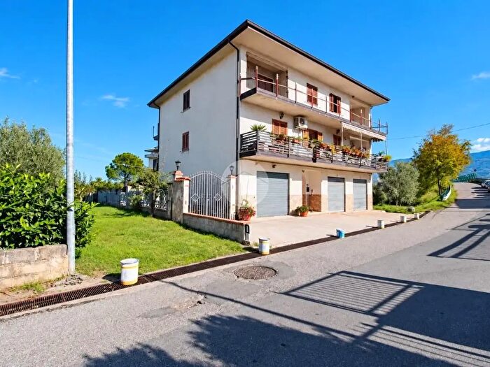 Appartamento con 6 locali in vendita in Via Pantoni, Montalto Uffugo