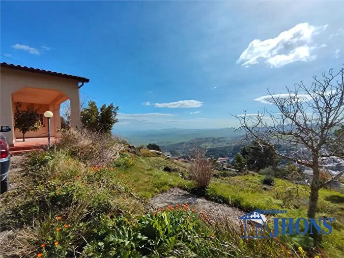 Casa trilocale in vendita in Via Panoramica Lombardia Snc, Enna
