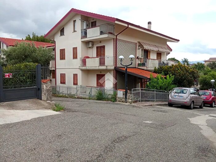 Appartamento trilocale in vendita in Via Giorgio Almirante, Marano Marchesato