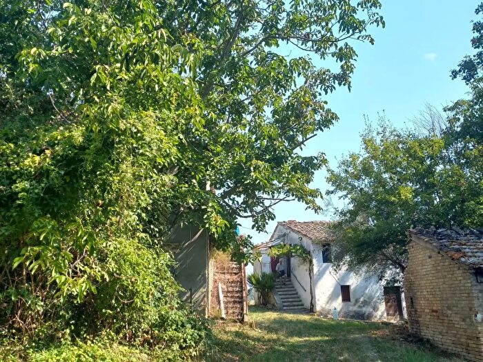 Casa trilocale in vendita in Cda Bascione, Falerone