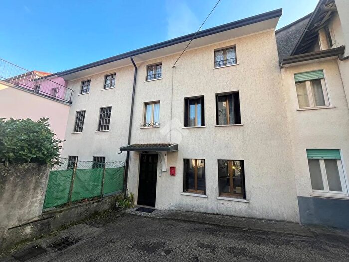 Casa con 5 locali in vendita in Vicolo Caseificio, Torrebelvicino