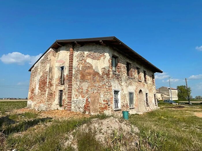 Casa con 15 locali in vendita in Via Possenta, Ceresara