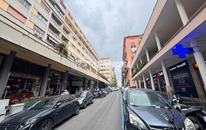 Appartamento trilocale in vendita in Napoli