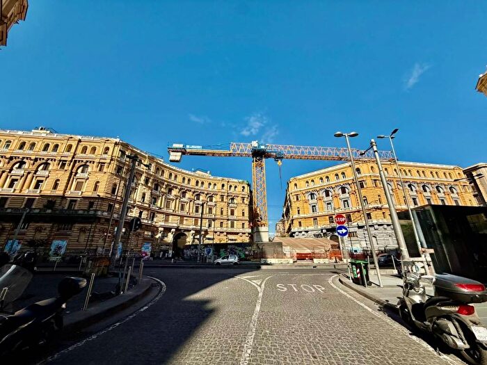 Appartamento quadrilocale in vendita in Via San Giovanni a Mare, Mercato, Napoli