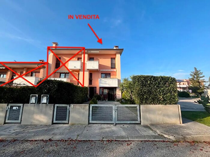 Casa con 5 locali in vendita in Grado