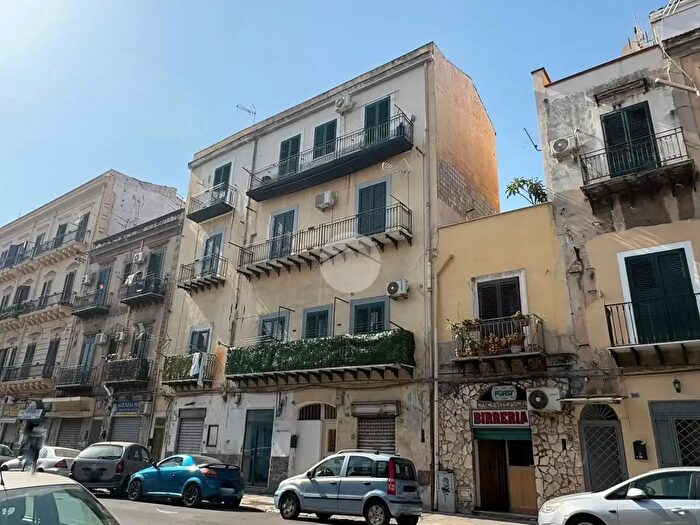 Appartamento trilocale in vendita in Via Noce, Palermo