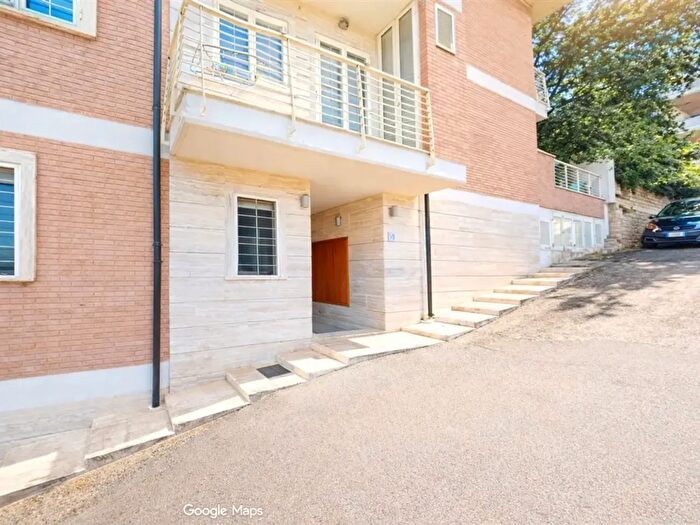 Appartamento trilocale in vendita in Roma