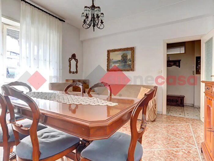 Appartamento trilocale in vendita in Via del Forte Braschi, Roma