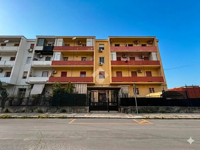 Appartamento quadrilocale in vendita in Largo Partinico, Palermo