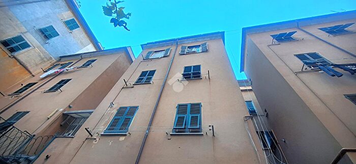 Appartamento trilocale in vendita in Via del Giglio, Genova