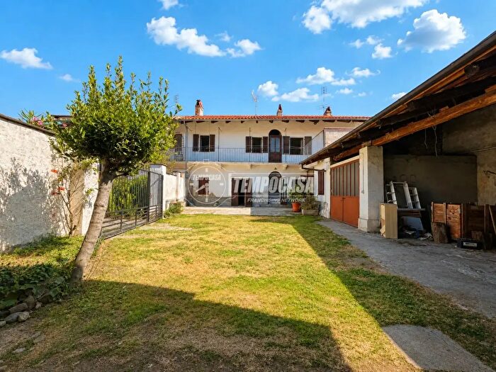 Casa quadrilocale in vendita in Via Vittorio Veneto, Caluso
