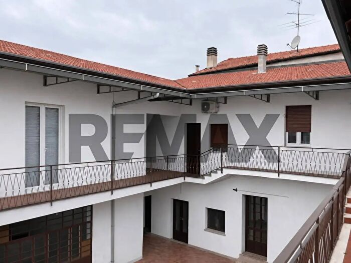 Casa con 10 locali in vendita in Via Carabelli, Oggiona Con Santo Stefano