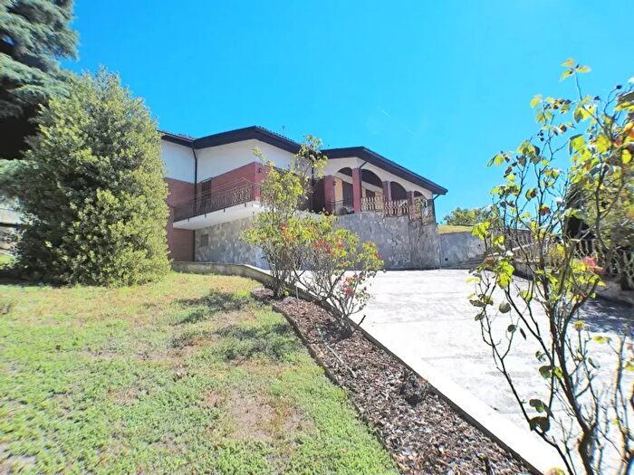Casa con 6 locali in vendita in Solonghello