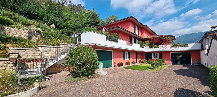 Casa quadrilocale in vendita in Via Brescia, Nave