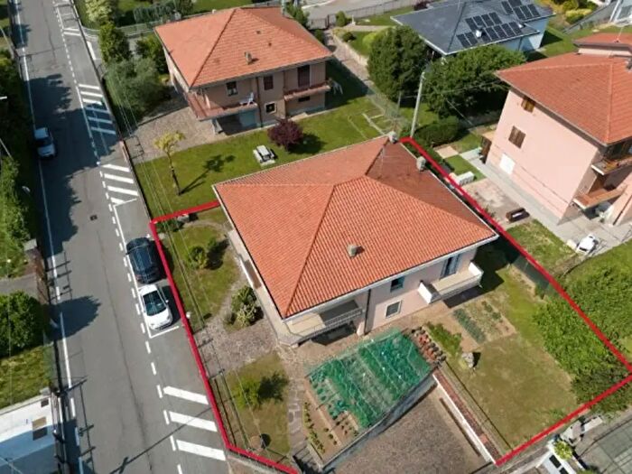 Casa quadrilocale in vendita in Via San Giovanni Bosco, Brembate Di Sopra