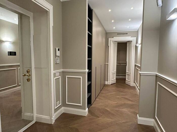 Appartamento trilocale in affitto in Corso Magenta, Cadorna Castello, Milano
