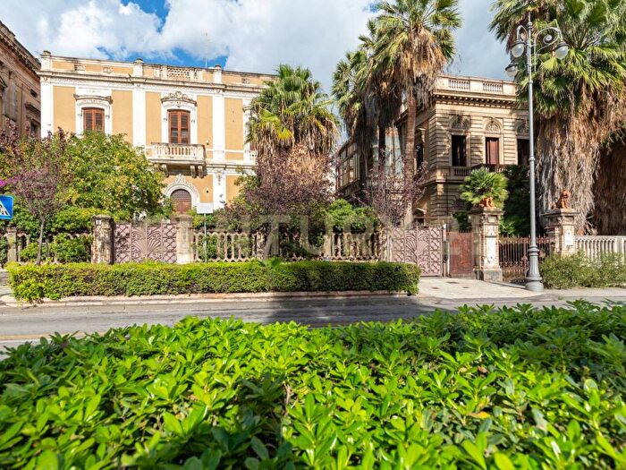 Casa con 6 locali in affitto in Viale Regina Margherita, Borgo, Catania