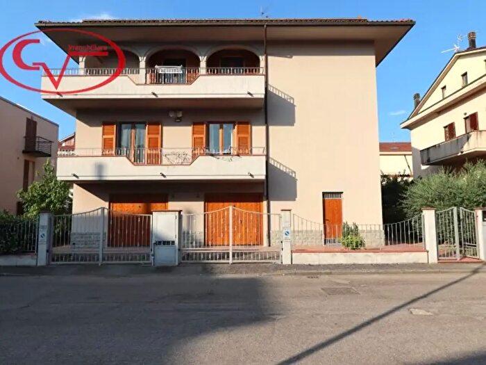 Casa con 12 locali in vendita in Via Gustavo Borsari, Montevarchi