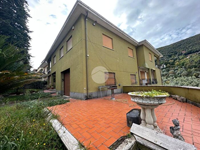Casa con 11 locali in vendita in Via Romana, Nerola