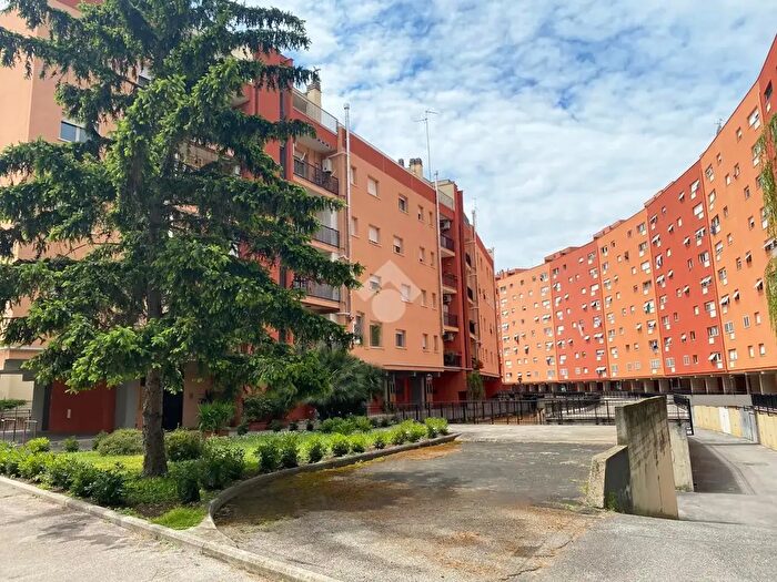 Appartamento con 5 locali in vendita in Via Francesco Zanardi, Roma