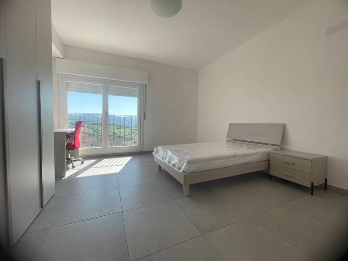 Appartamento con 6 locali in affitto in Viale Giacomo Leopardi, Centro, Camerino