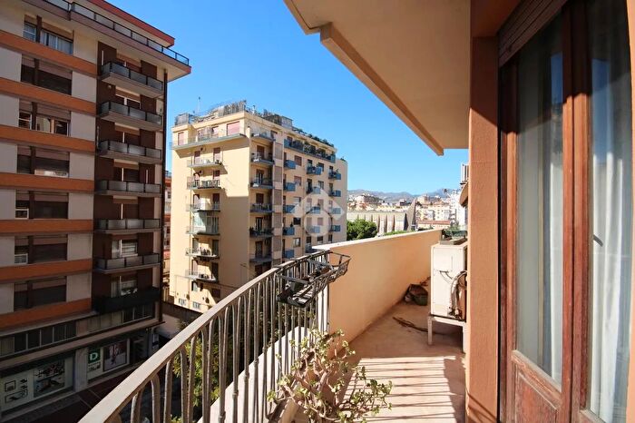 Appartamento con 7 locali in vendita in Via Notarbartolo, Palermo