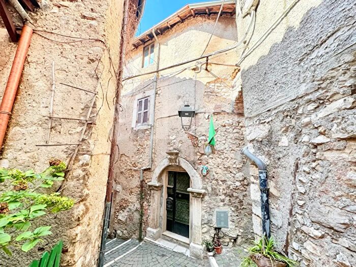 Appartamento bilocale in vendita in Via del Castello, Carpineto Romano