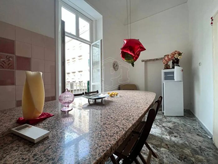 Appartamento bilocale in vendita in Via dei Pellegrini, Napoli