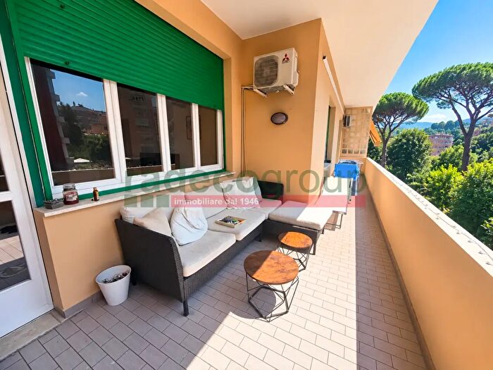 Appartamento con 5 locali in vendita in Via Calzabigi, Livorno