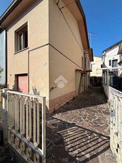 Casa con 5 locali in vendita in Via Corsica, Cesena