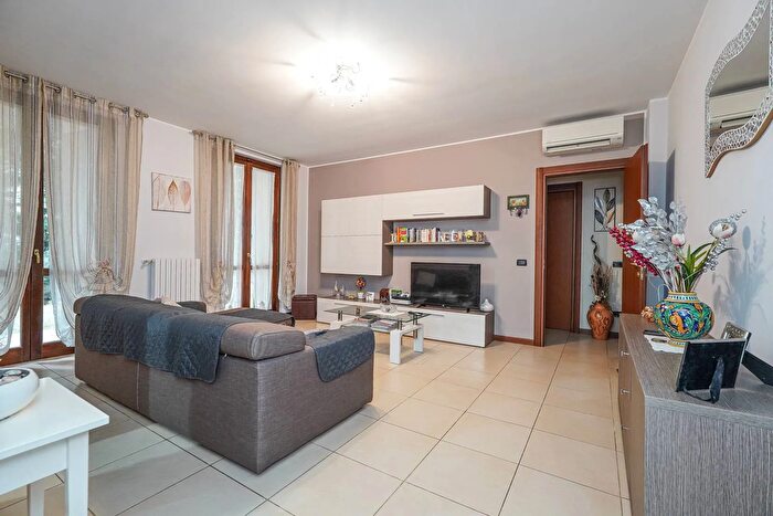 Appartamento trilocale in vendita in Via degli Spalti, Caravaggio