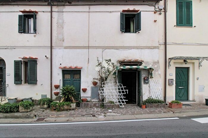 Appartamento trilocale in vendita in Piazza della Chiesa, Rosignano Marittimo