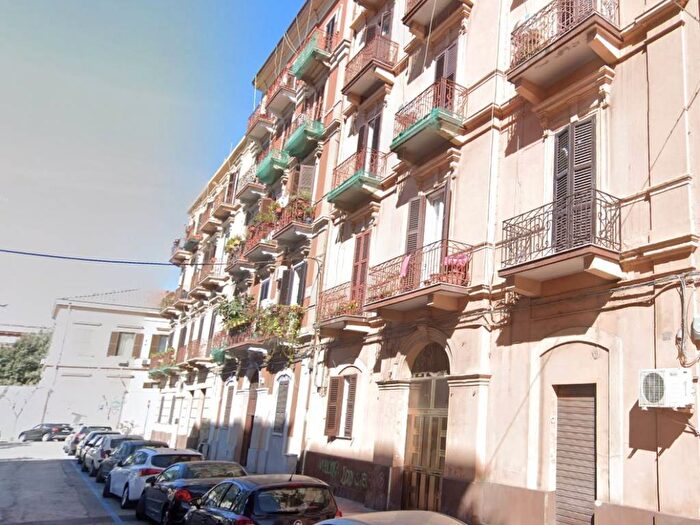 Appartamento trilocale in affitto in Via Duca degli Abruzzi, Borgo, Taranto