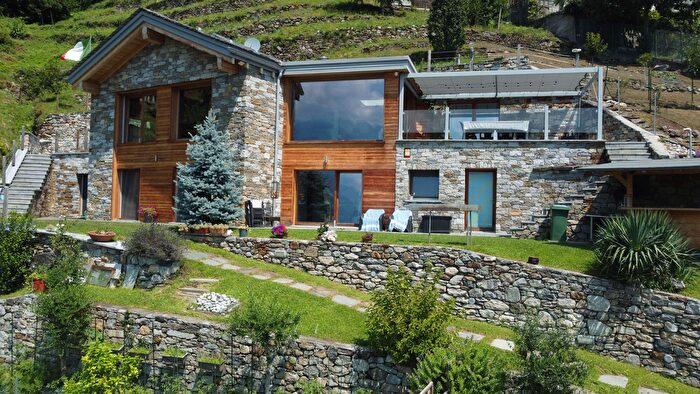 Casa con 7 locali in vendita in Via Vanoni, Chiavenna