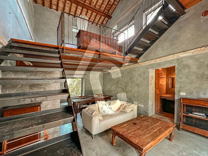 Casa con 10 locali in vendita in Jesi