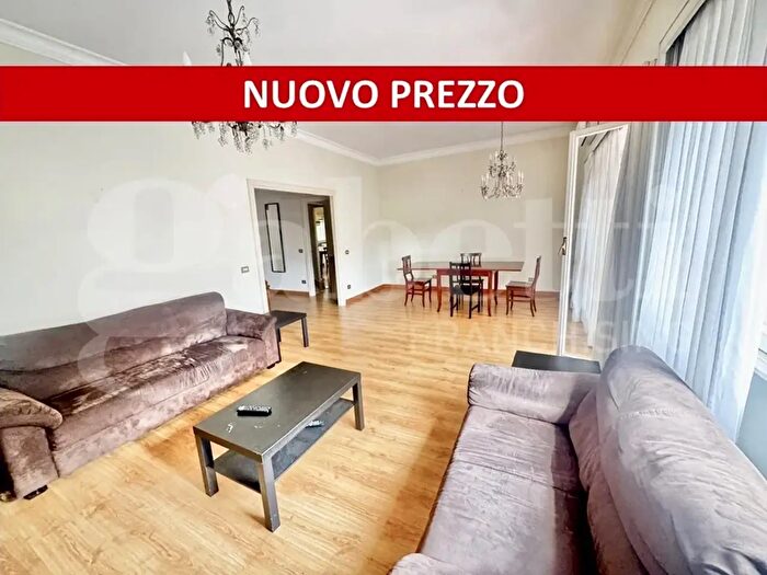 Appartamento con 6 locali in vendita in Via Montemignaio, Roma