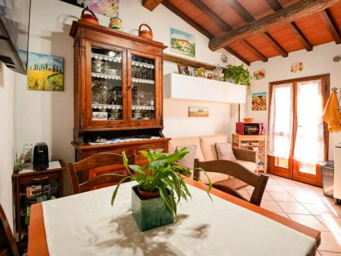 Appartamento trilocale in vendita in Via Statale a, Carmignano