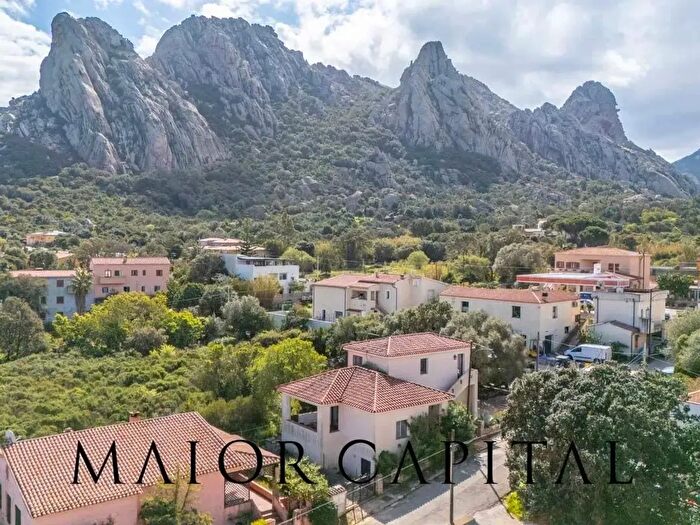 Casa con 8 locali in vendita in Olbia