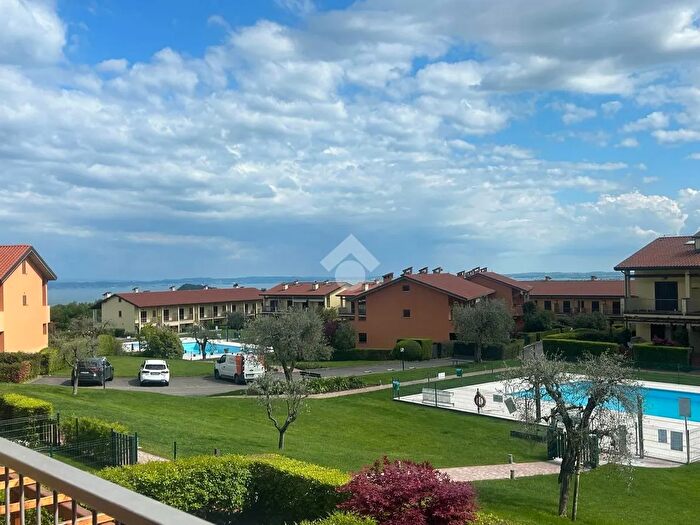 Appartamento bilocale in vendita in Via Borgo Alto, Puegnago Sul Garda