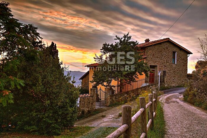 Casa con 8 locali in vendita in Loc Vallereggi, Castelfranco Piandiscò