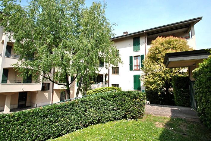 Appartamento trilocale in vendita in Via Isarco, Vimercate